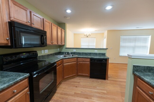Building Photo - 117 Goldfinch Ave