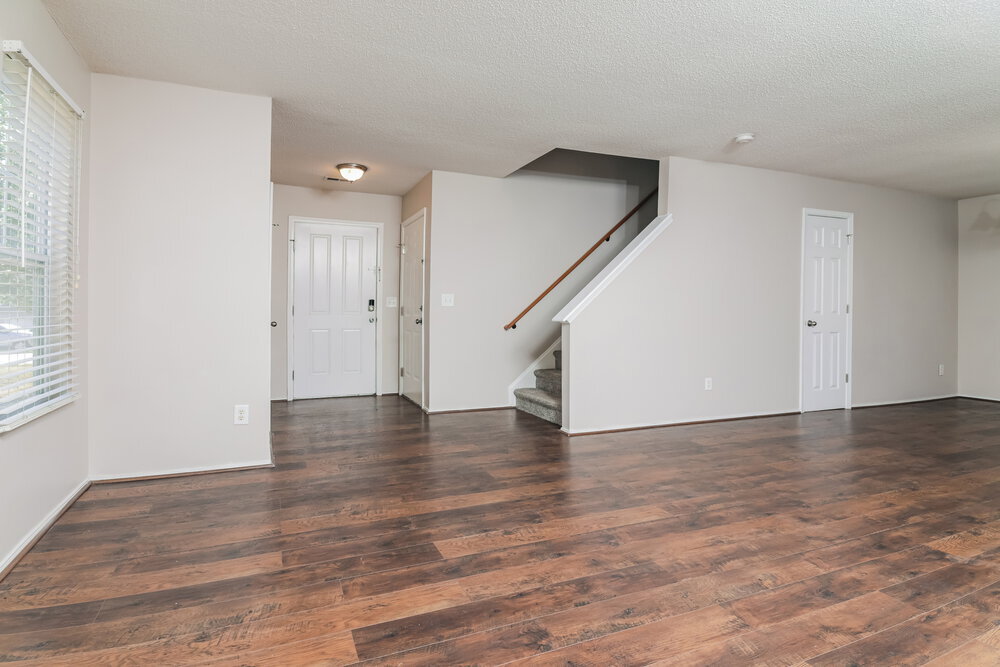 Building Photo - 3032 Van Dorn Rd