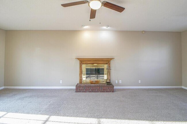 Building Photo - 3417 E Henderson Way
