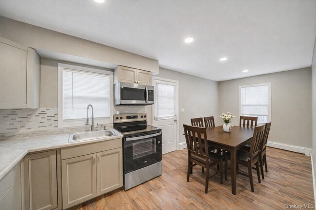 Building Photo - 130 5th Ave