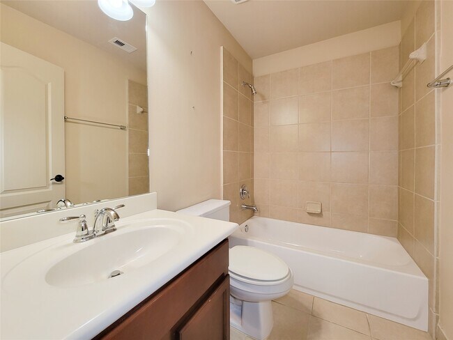 Building Photo - 2210 Pearl Bay Ct