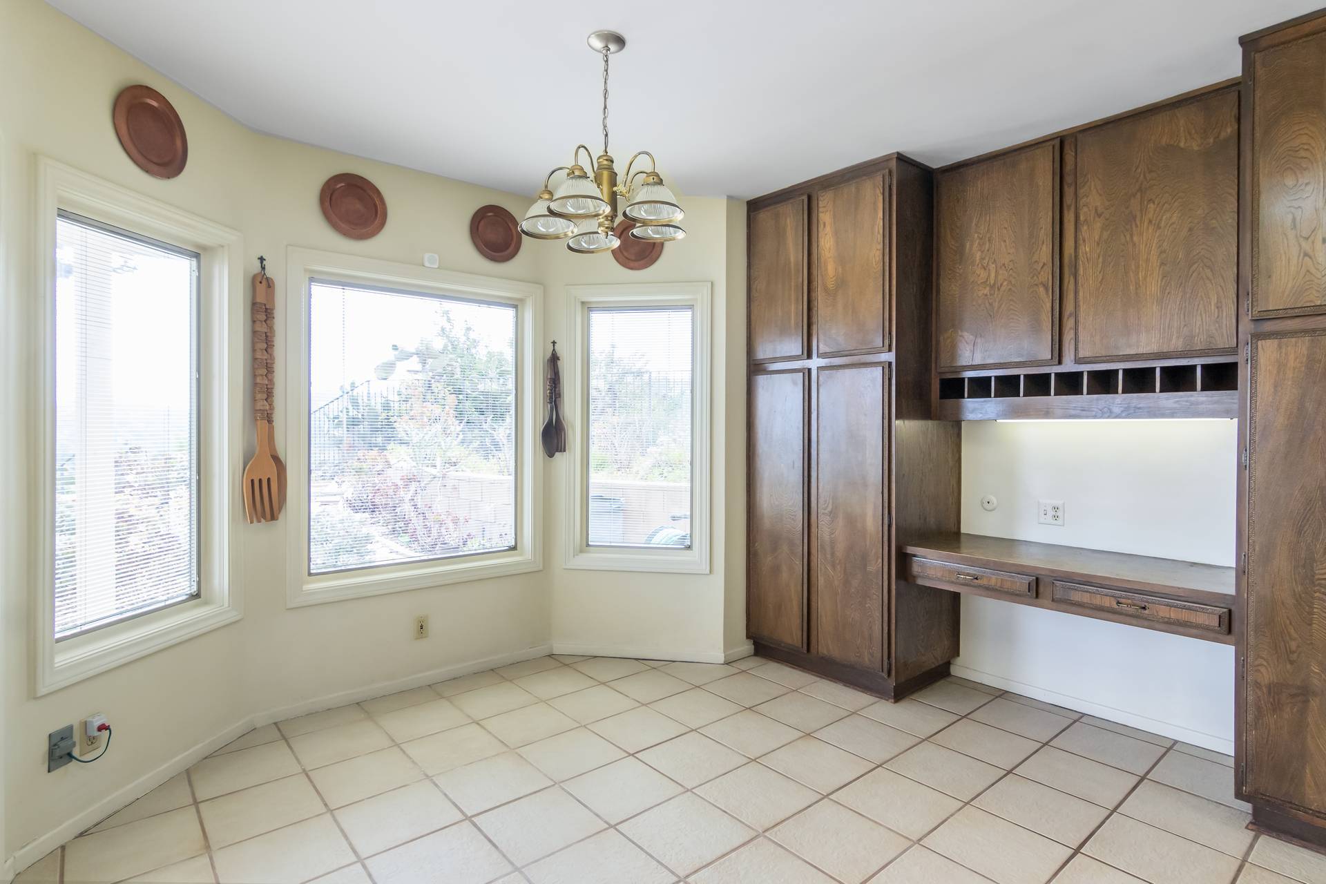 Kitchen Nook with Views - 14676 Deervale Pl