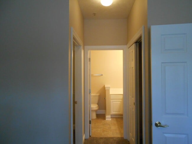 Building Photo - 3 bedroom, 2 bath condo at Fountain Pointe