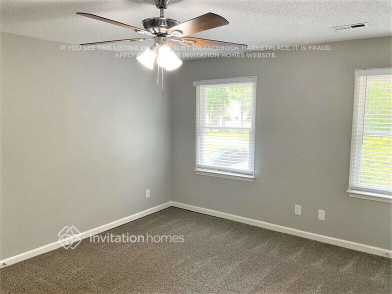 Building Photo - 330 Brooke Wood Dr