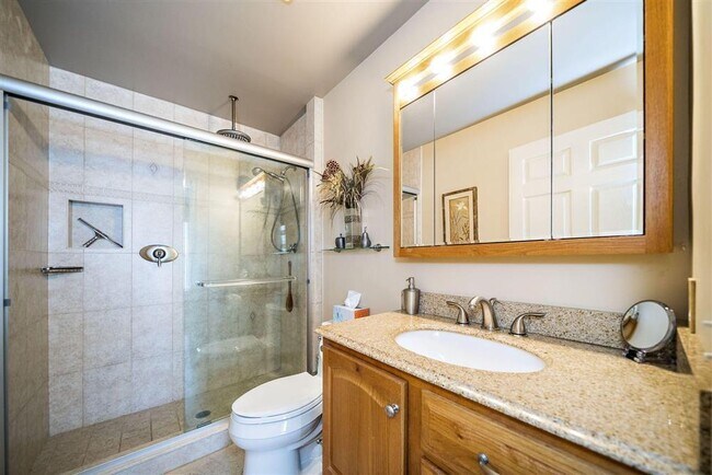 Building Photo - 338 Waterside Dr