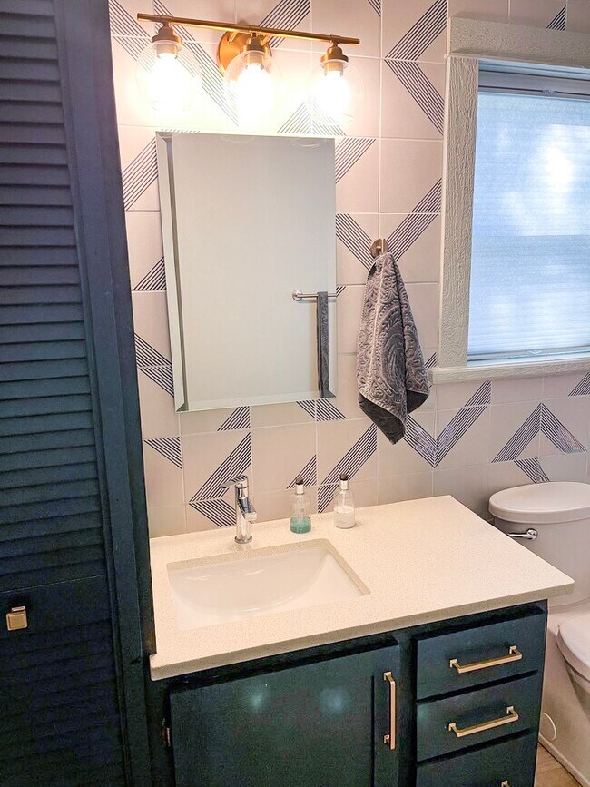 Building Photo - 3012 Avenue O 1/2