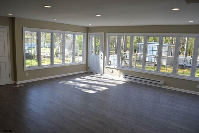 Building Photo - 321 Dogwood Ave