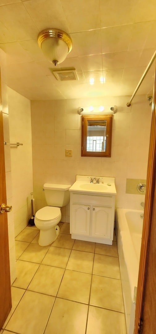 Building Photo - 2802 S Lowe Ave