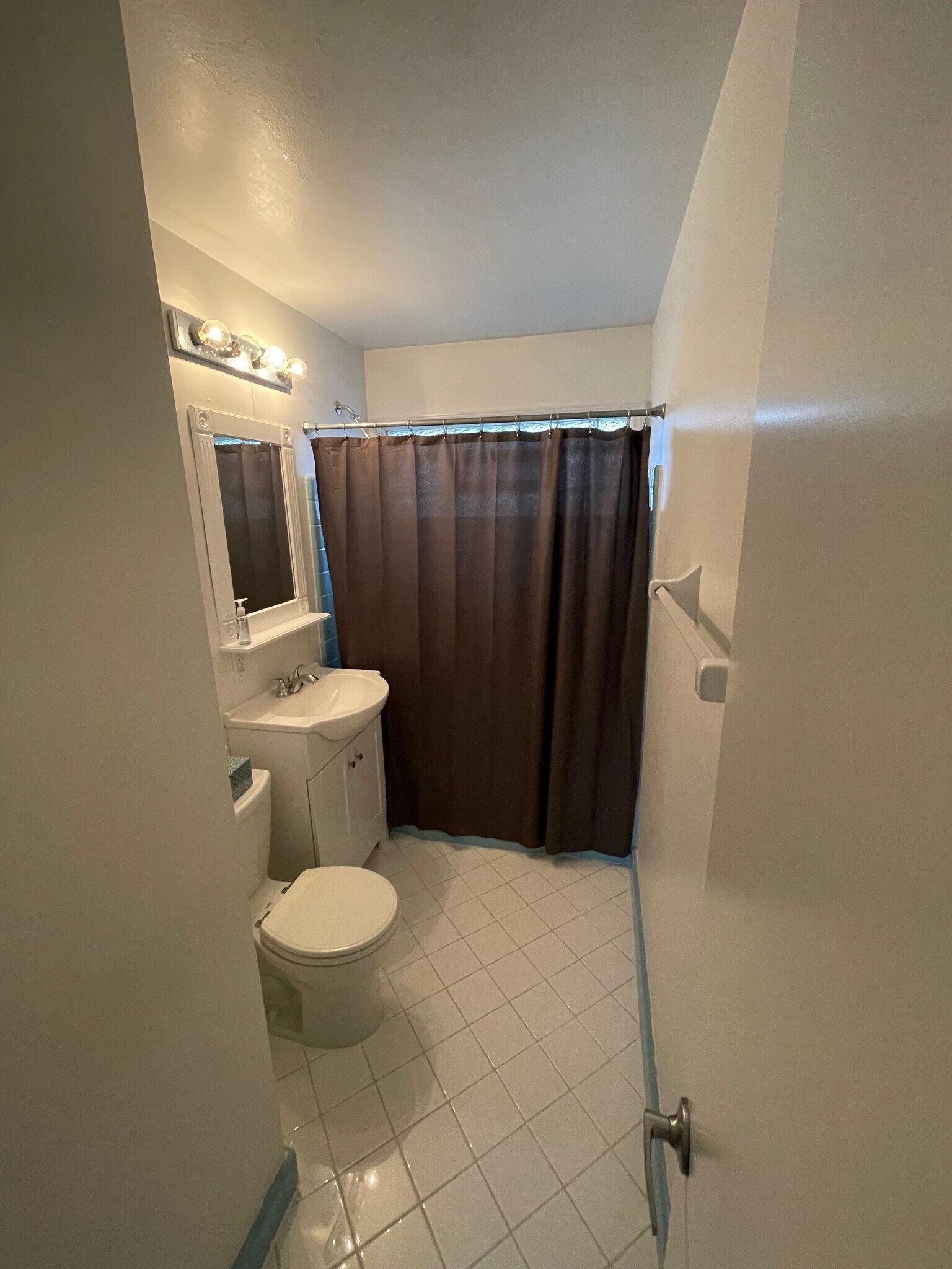 Building Photo - 3234 S 77th St