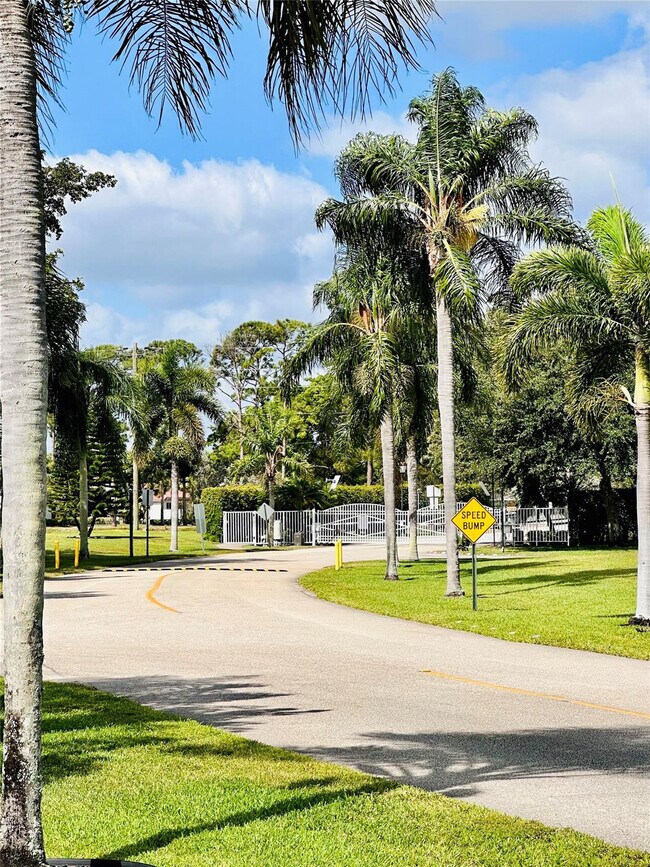 Building Photo - 14676 Canalview Dr