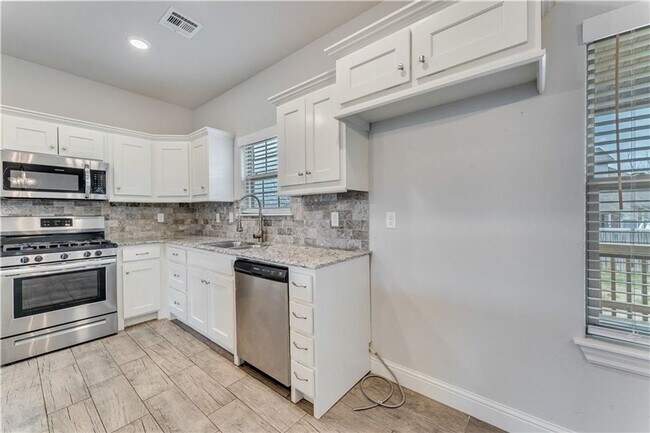 Building Photo - Minutes from I-49! 4BR/2.5BA Home