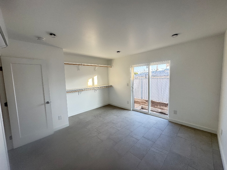 Building Photo - 889 W 8th St