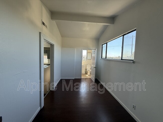 Building Photo - 806 52nd Ave