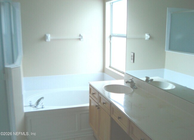 Building Photo - 684 Sid Dr