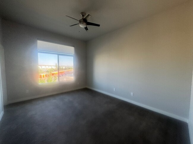 Building Photo - Incredible Herriman Townhome for rent!