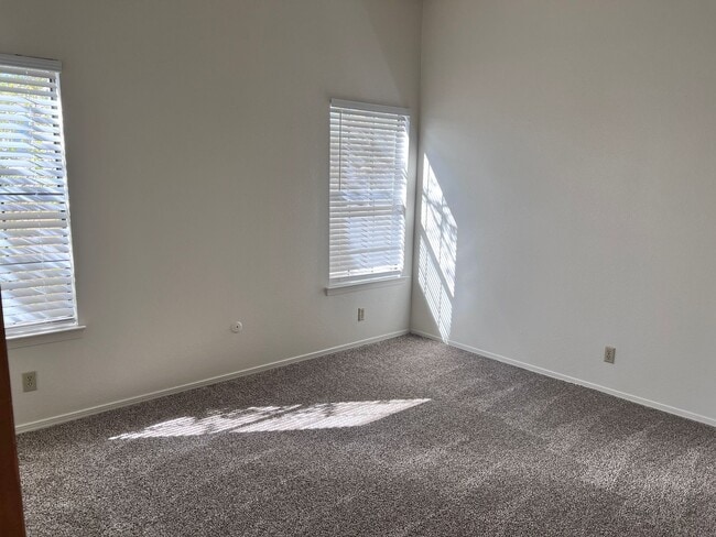 Building Photo - 2 Bedroom w/ fireplace, gated entrance for privacy and 2 CG