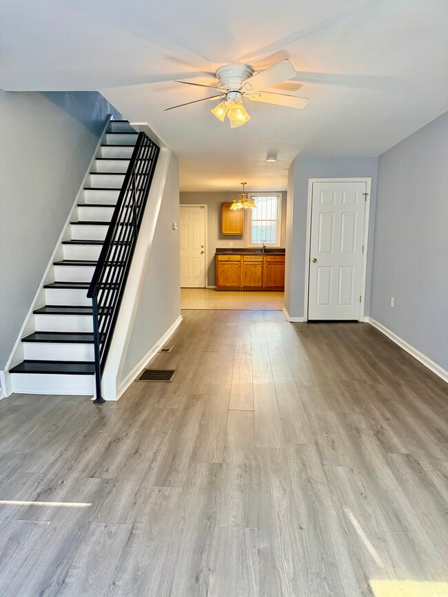 Building Photo - 2035 Watkins St