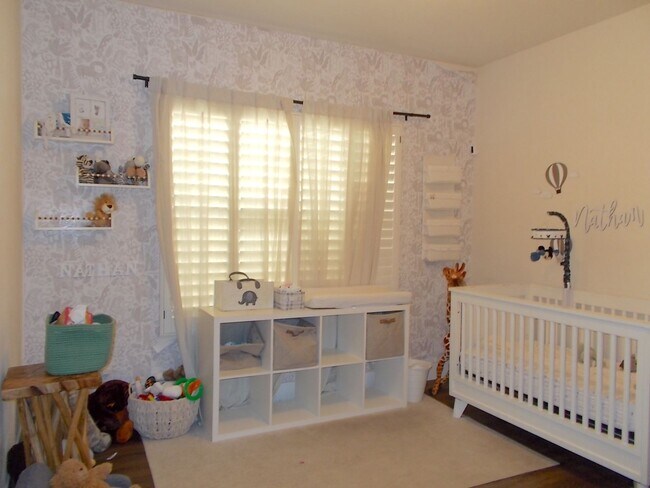 Building Photo - Stunning Fully Remodeled Luxury Home in Peccole Ranch