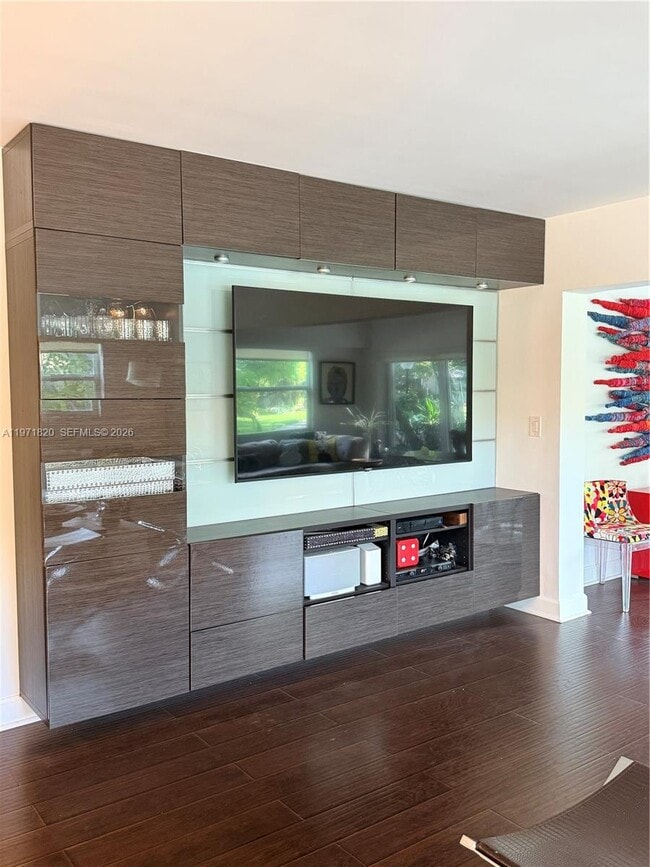 Building Photo - 2857 N Palm Aire Dr