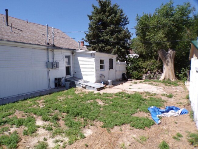 Building Photo - 414 W Main St