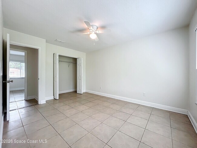 Building Photo - 1399 Mariposa Dr NE