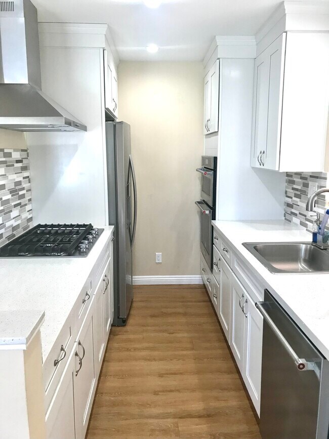Kitchen - 8160 Jamieson Ave