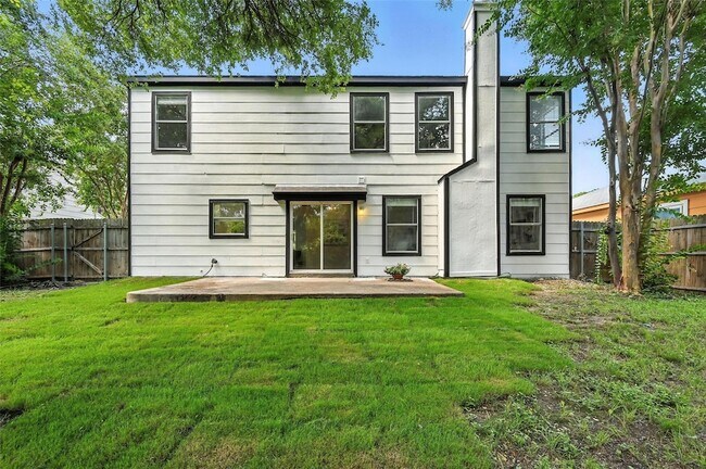 Building Photo - 6218 Everglade Rd