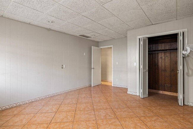 Building Photo - 516 NE 23rd St