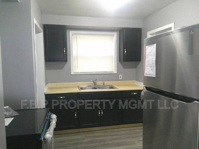 Building Photo - 18545 Riverview St