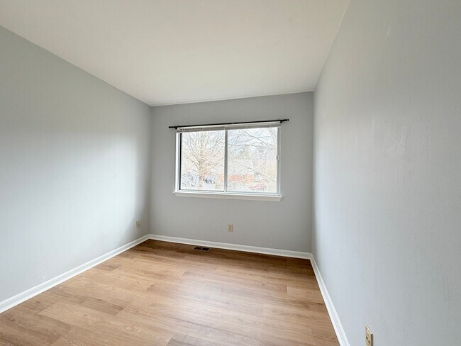 Building Photo - End unit 3 Bedroom Townhome