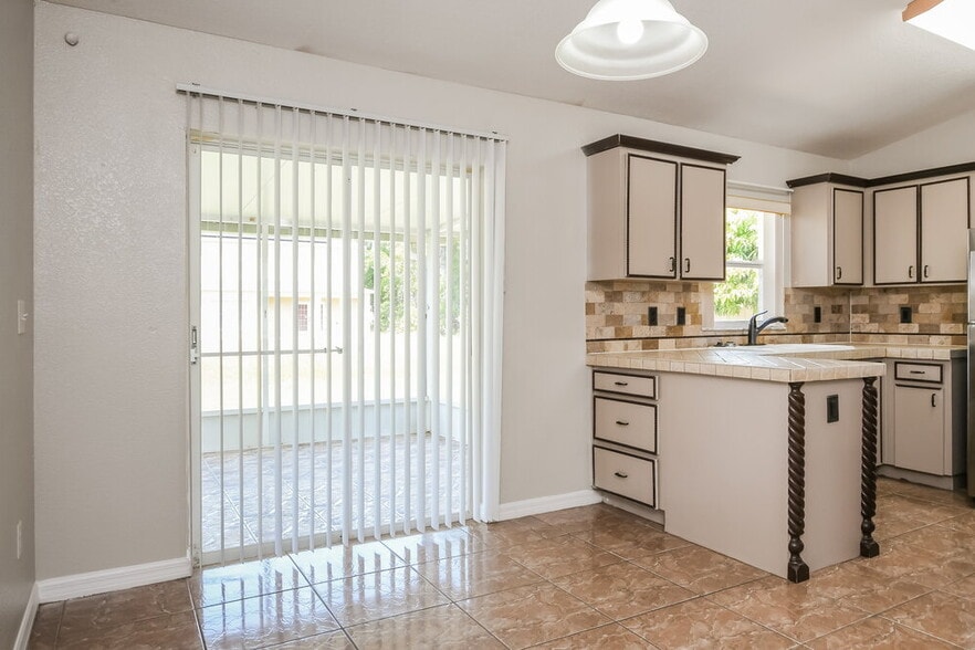 Building Photo - 711 Pelican Ct