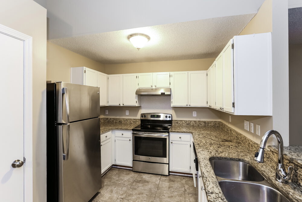 Building Photo - 3084 Champion Ln SW