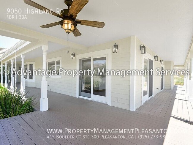 Building Photo - Unique 4 Bed / 3 Bath 3,484 Sq Ft Home off...