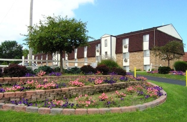 Primary Photo - 1012 S Byrne Rd