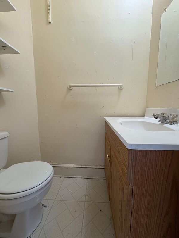 Building Photo - 24 E Mt Vernon Pl