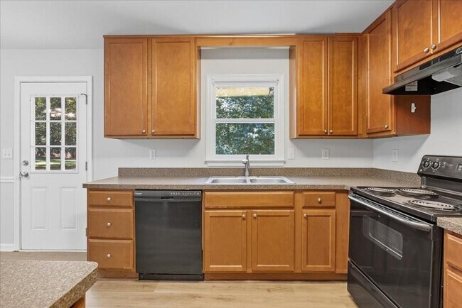 Building Photo - 4201 Autumn Lake Dr