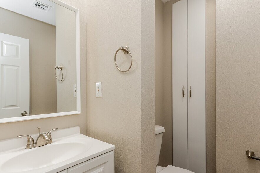 Building Photo - 229 Comanche Ct
