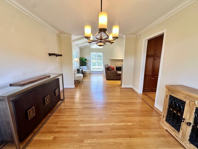 Building Photo - Beautiful San Rafael Home