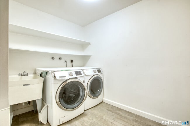 Building Photo - 9 Georgetowne N