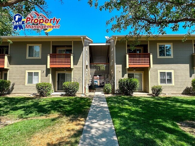 Primary Photo - 870 W Belmont Cir