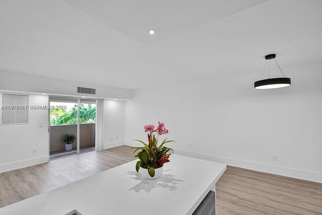 Building Photo - 2201 Brickell Ave