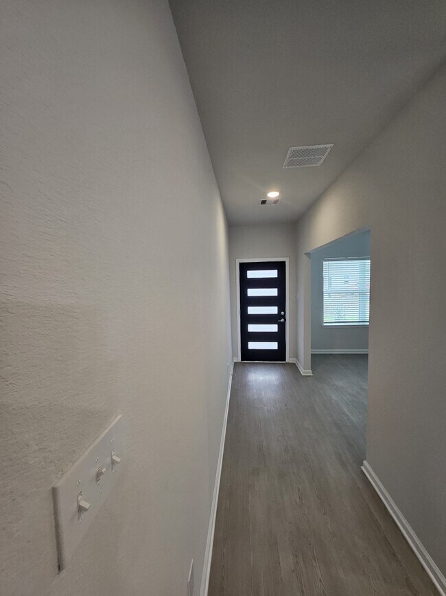 Building Photo - 2727 Crested Creek Ln