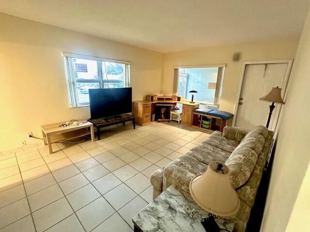 Building Photo - 2508 Bay Dr