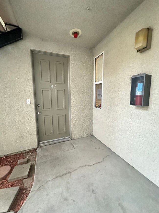 Building Photo - (PENDING APPLICATION) Gated West Lancaster...