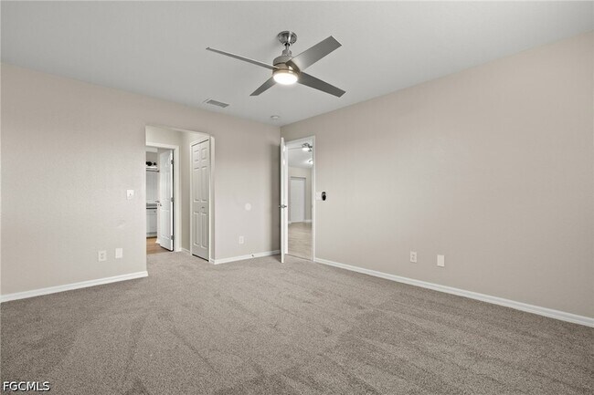 Building Photo - 3919 SW 14th Ave