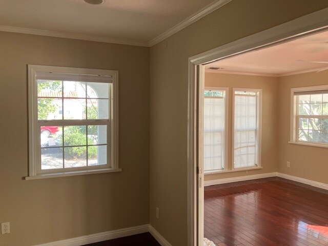 Building Photo - 2833 S Victoria Ave