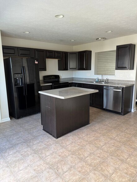 Building Photo - 204 Treeline Ln