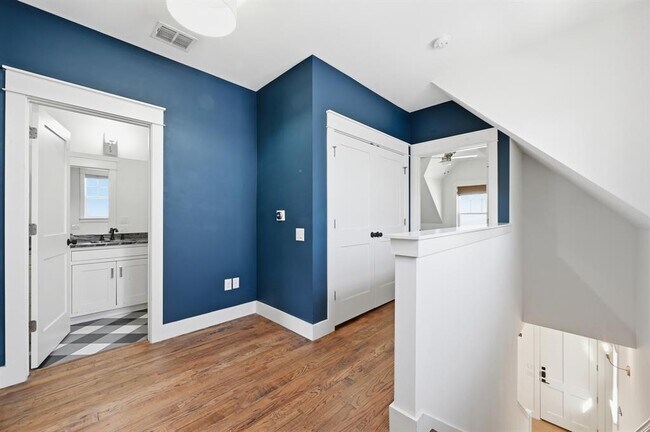 Building Photo - 3203 Locke Ln