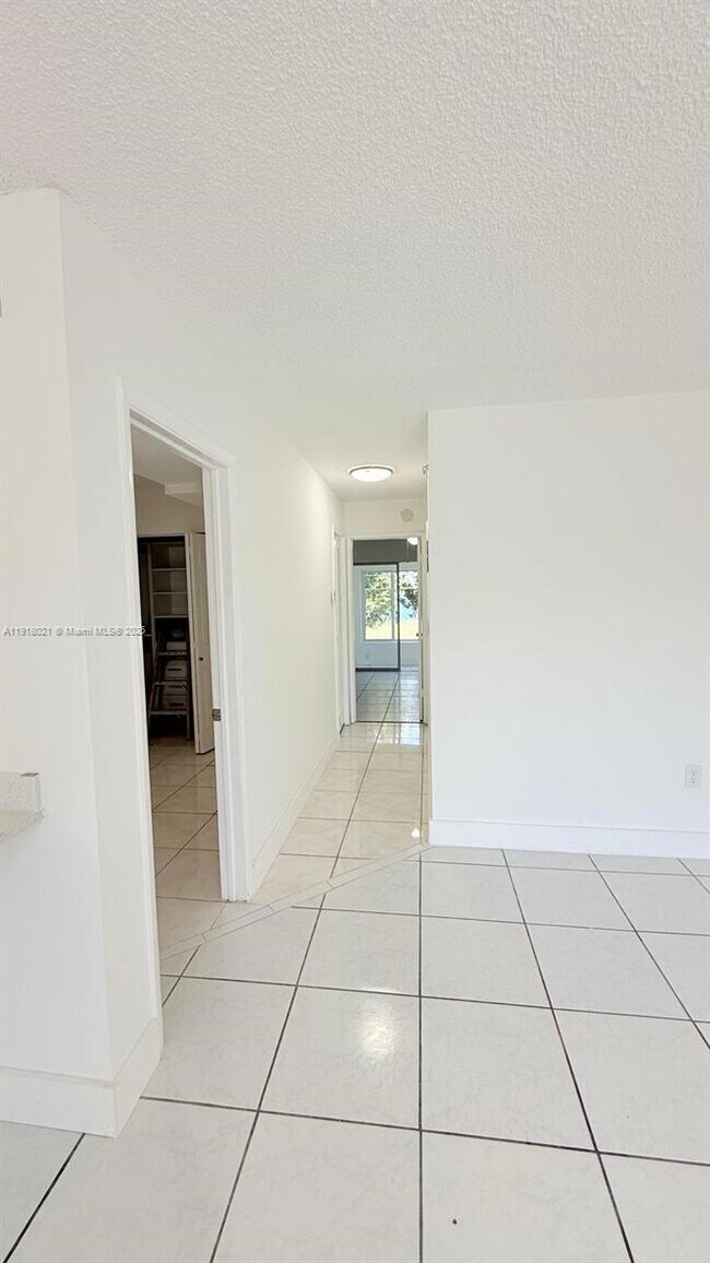 Building Photo - 20337 NE 2nd Ave