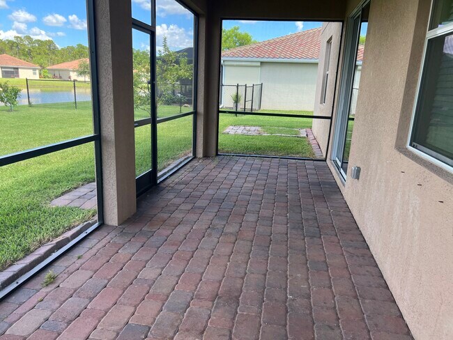 Building Photo - 3576 Valle Santa Cir